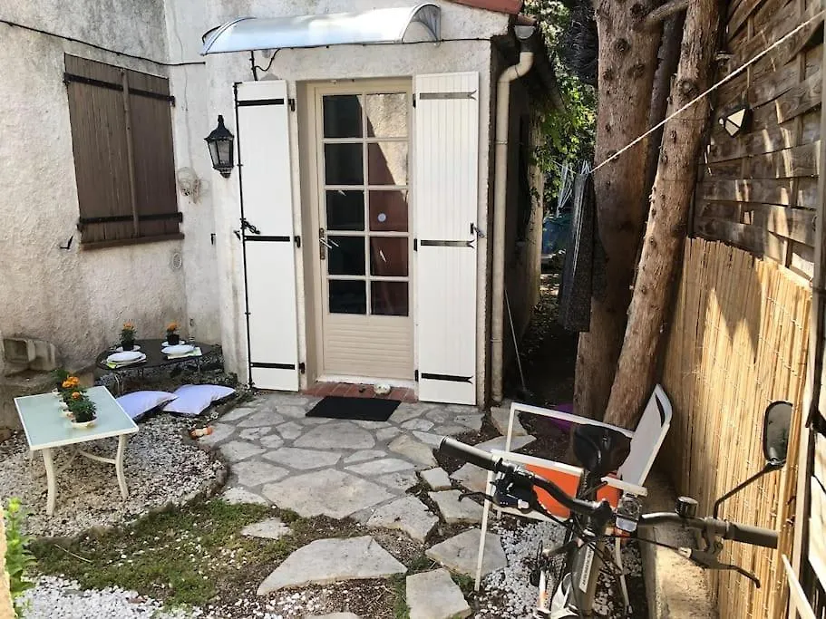 Apartment Proche Plages Juan Les Pins Petit Studio Dans Villa Antibes