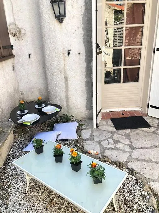 Proche Plages Juan Les Pins Petit Studio Dans Villa Antibes