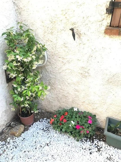 Proche Plages Juan Les Pins Petit Studio Dans Villa Antibes 0*,  France