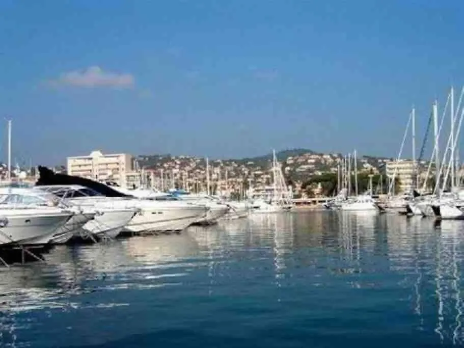 Proche Plages Juan Les Pins Petit Studio Dans Villa location