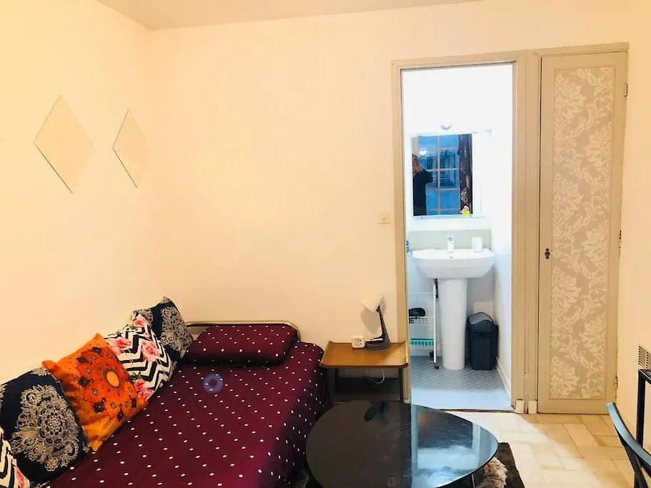 Apartment Proche Plages Juan Les Pins Petit Studio Dans Villa Antibes